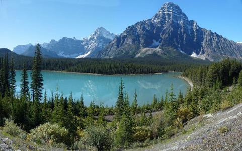 Which famous trail takes riders through the breathtaking Canadian Rockies?