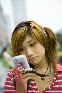 When spending time with other friends or robots what percent of that time do you spend looking at your mobile device?