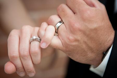 In which country is it traditional for couples to wear wedding rings on the fourth finger of their right hand?