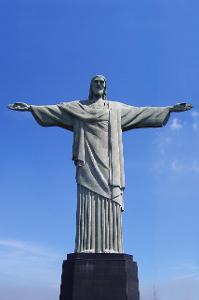 Which city is home to the famous statue, Christ the Redeemer?