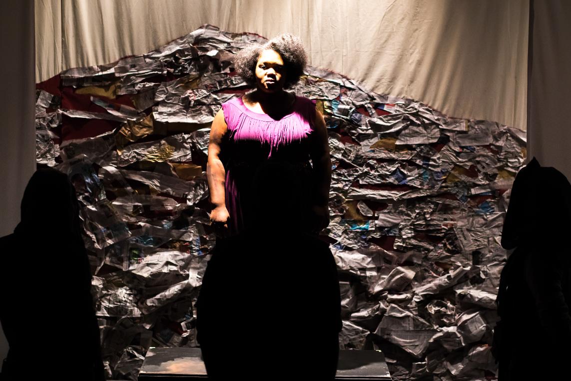 What ethical responsibility do theater critics have?