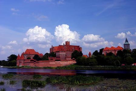 What is the name of the following castle (the biggest in the world)? 