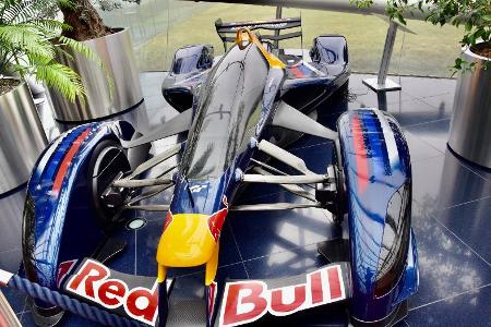 What engine supplier does Red Bull Racing use?