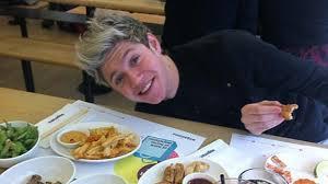 Mary: Oh, cool! That's been quite some time then. Ok, moving on! Is is true that Niall always gets  hungry?