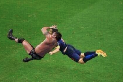 What famous move did WWE superstar Randy Orton deliver that went viral and even got turned into a meme?