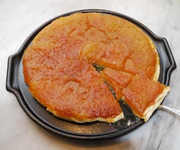 What is the traditional French dessert that consists of apples, sugar and butter?