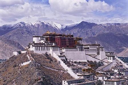 What is the name of the following palace located in Tibet