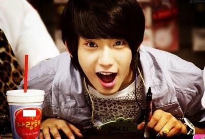 Who is this? Hint: B1A4 Comment: ahh! such a cute picture!