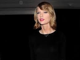 When did Taylor get her bob haircut