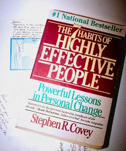 Who is the author of 'The 7 Habits of Highly Effective People'?