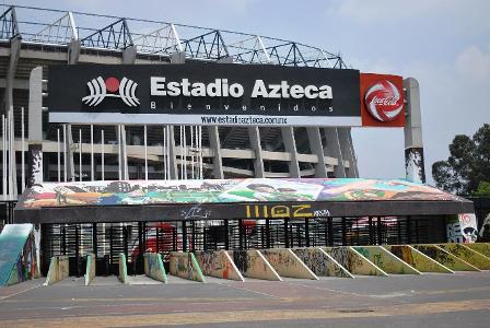 In which city is the Estadio Azteca located?