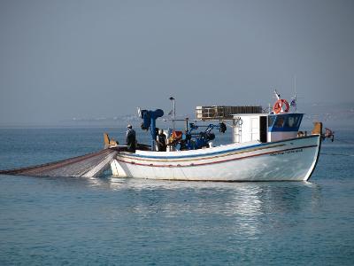 Which type of fishing boat is most suitable for fishing in shallow waters?