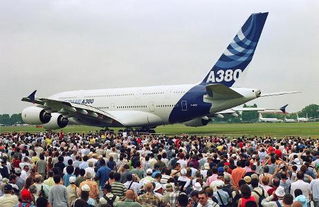 Which airline was the launch customer for the Airbus A380?