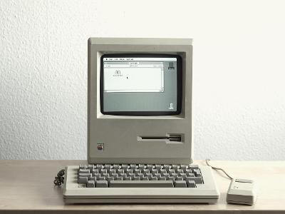 Which operating system is commonly used in Apple's Macintosh computers?