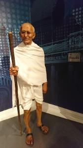 Which cricketer has a wax statue at Madame Tussauds museum in London?