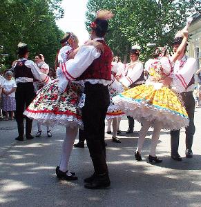 What is the name of the traditional folk dance of Hungarian minority in Slovakia, Serbia and Croatia?