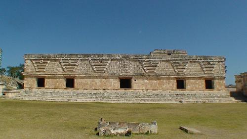 Which of the following architectural features can be found in Mayan temples?