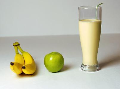 Which fruit is commonly used to make a banana milkshake?