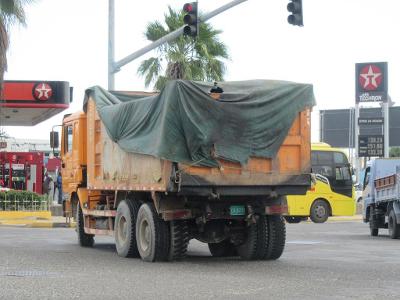 Which truck is designed for carrying heavy loads on its back and is commonly used in construction sites?