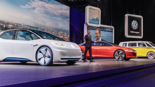 What is the maximum speed of electric cars compared to conventional cars?