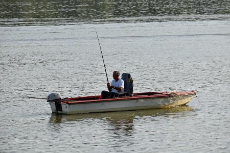 Which type of fishing boat is specifically designed for freshwater fishing?