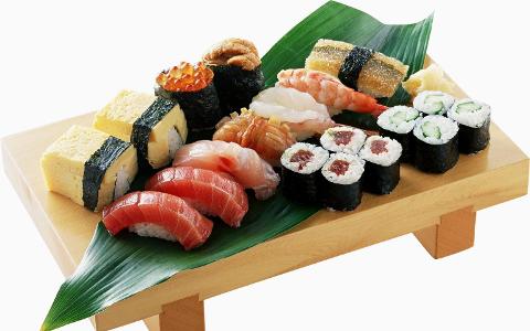 Which country is known for its famous sushi dishes?