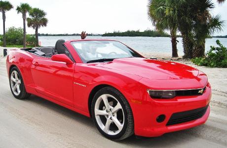Which muscle car shares its platform with the Chevrolet Camaro?