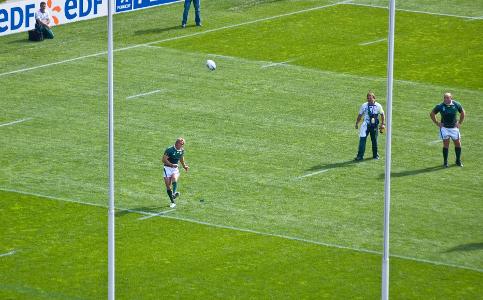 How many points is a penalty kick worth in rugby?