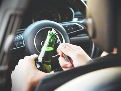 How does alcohol affect a person's ability to concentrate while driving?