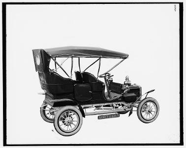 Which company is known for manufacturing the Model T?