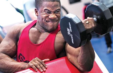 Which type of exercise focuses on increasing strength and muscle mass?