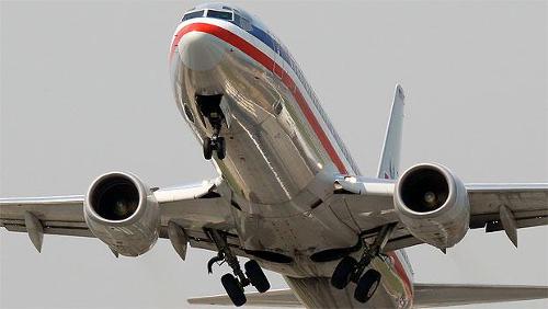 Which part of the airplane is responsible for retracting and extending landing gear?