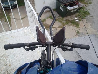 What type of handlebars do most hybrid bikes have?