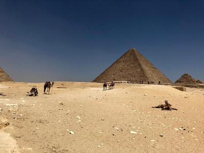 Which continent is home to the iconic pyramids of Giza?