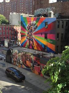 Which famous artist started as a street graffiti artist in New York City?
