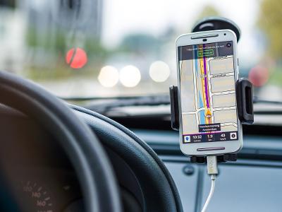 Which age group has the highest proportion of drivers who report using their cell phones while driving?