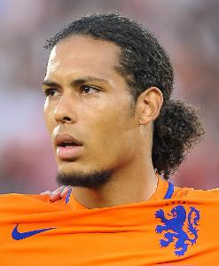 Which club signed Virgil van Dijk from Southampton in 2018, making him the world's most expensive defender at the time?