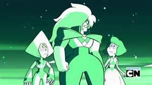 Who is the gem in the mirror Pearl gives to Steven?