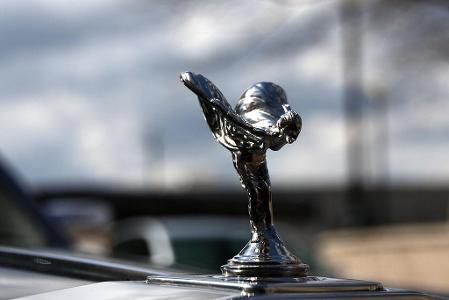 Which luxury car brand features the 'Flying B' hood ornament?