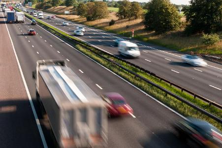 What is the recommended speed limit for optimal fuel efficiency on highways?