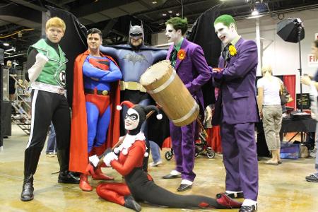 Which comic convention takes place in Chicago every year?