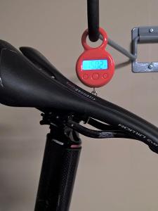 What is a common feature of hybrid bike saddles?