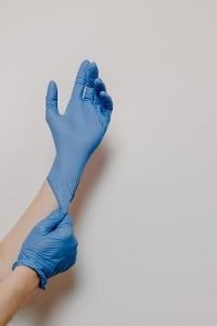 Which type of gloves are typically used in medical settings?