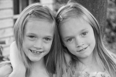 What are louis' twin sisters names?