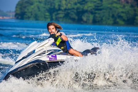 Which of the following is an important safety feature on a watercraft?