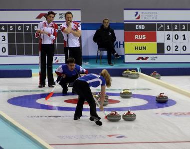 Which of the following is NOT a position in curling?