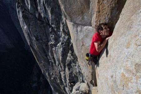 Which documentary film chronicles the journey of Alex Honnold as he climbs El Capitan without ropes?