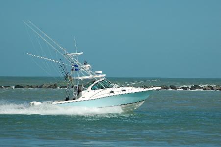 Which fishing boat is primarily used for sport fishing tournaments?
