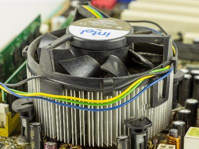 What is the purpose of a heat sink in a processor?