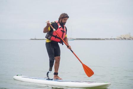What is the purpose of the leash commonly used with paddleboards?